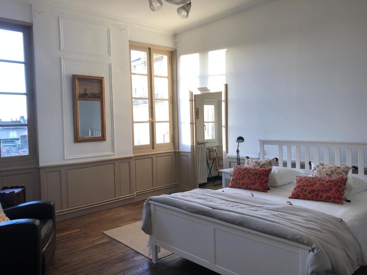 Beautifully Renovated Rooms On Place New York Angouleme Bagian luar foto